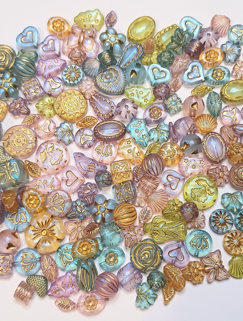 Assorted acrylic beads jewelry-making 100pcs